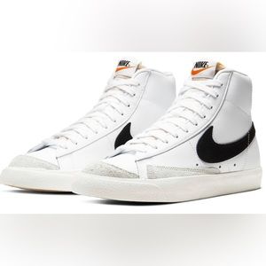 Blazer Mid '77 High Top Sneaker
NIKE